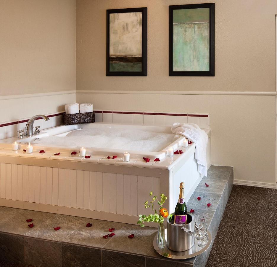 Cambria Landing Inn And Suites Εξωτερικό φωτογραφία
