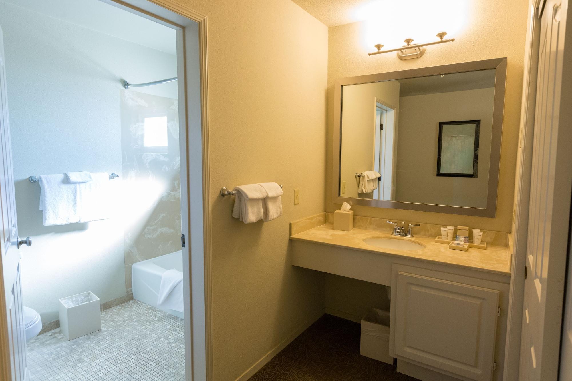 Cambria Landing Inn And Suites Εξωτερικό φωτογραφία