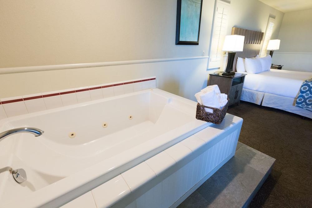 Cambria Landing Inn And Suites Εξωτερικό φωτογραφία