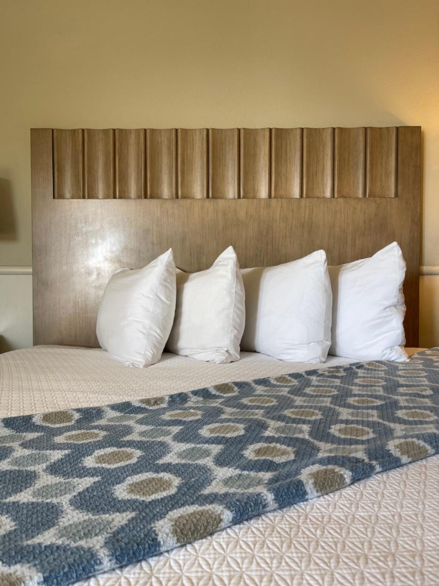 Cambria Landing Inn And Suites Εξωτερικό φωτογραφία