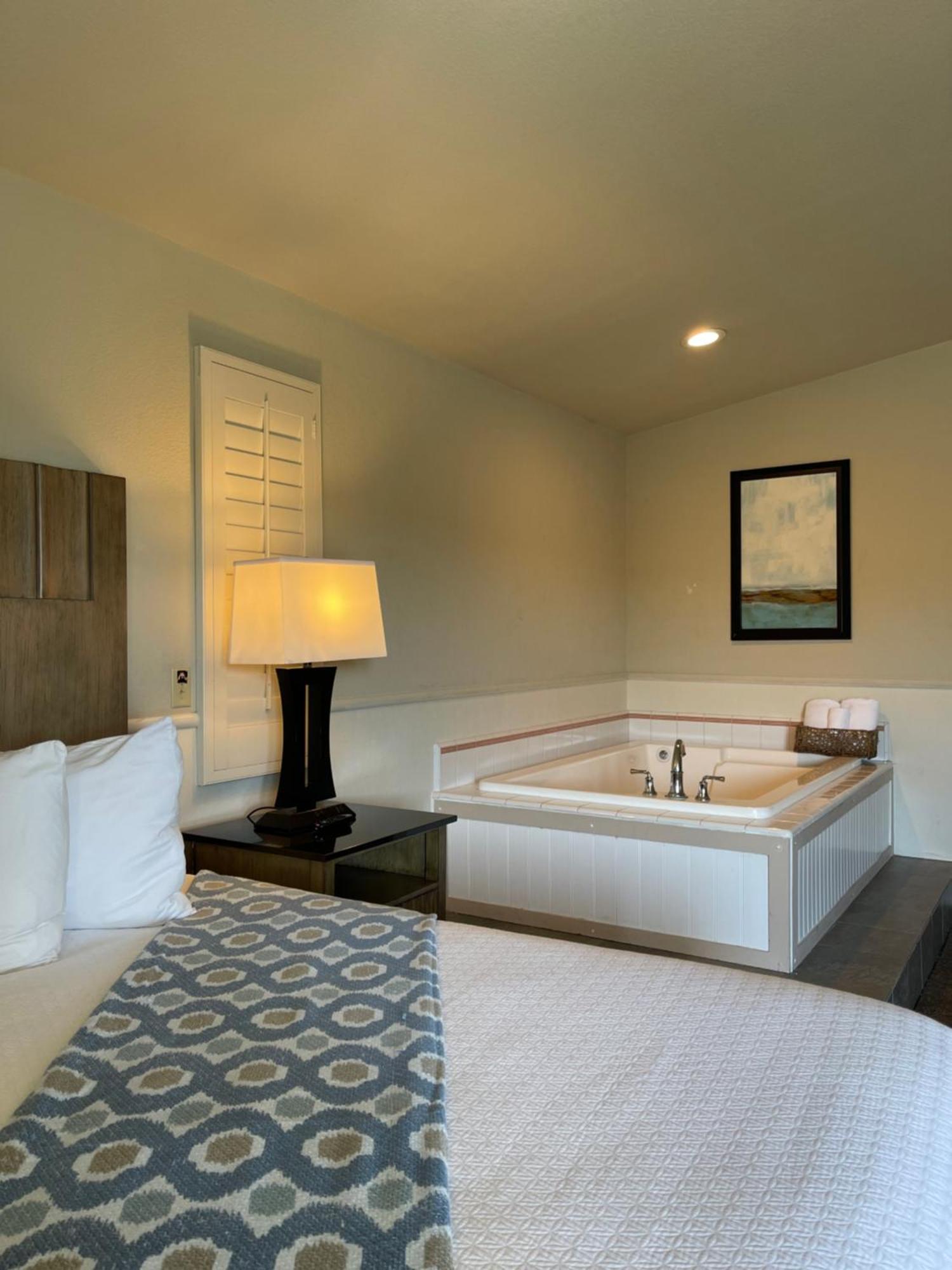 Cambria Landing Inn And Suites Εξωτερικό φωτογραφία