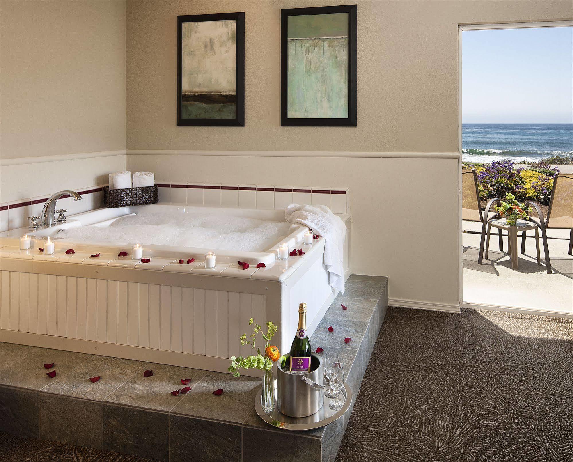 Cambria Landing Inn And Suites Εξωτερικό φωτογραφία