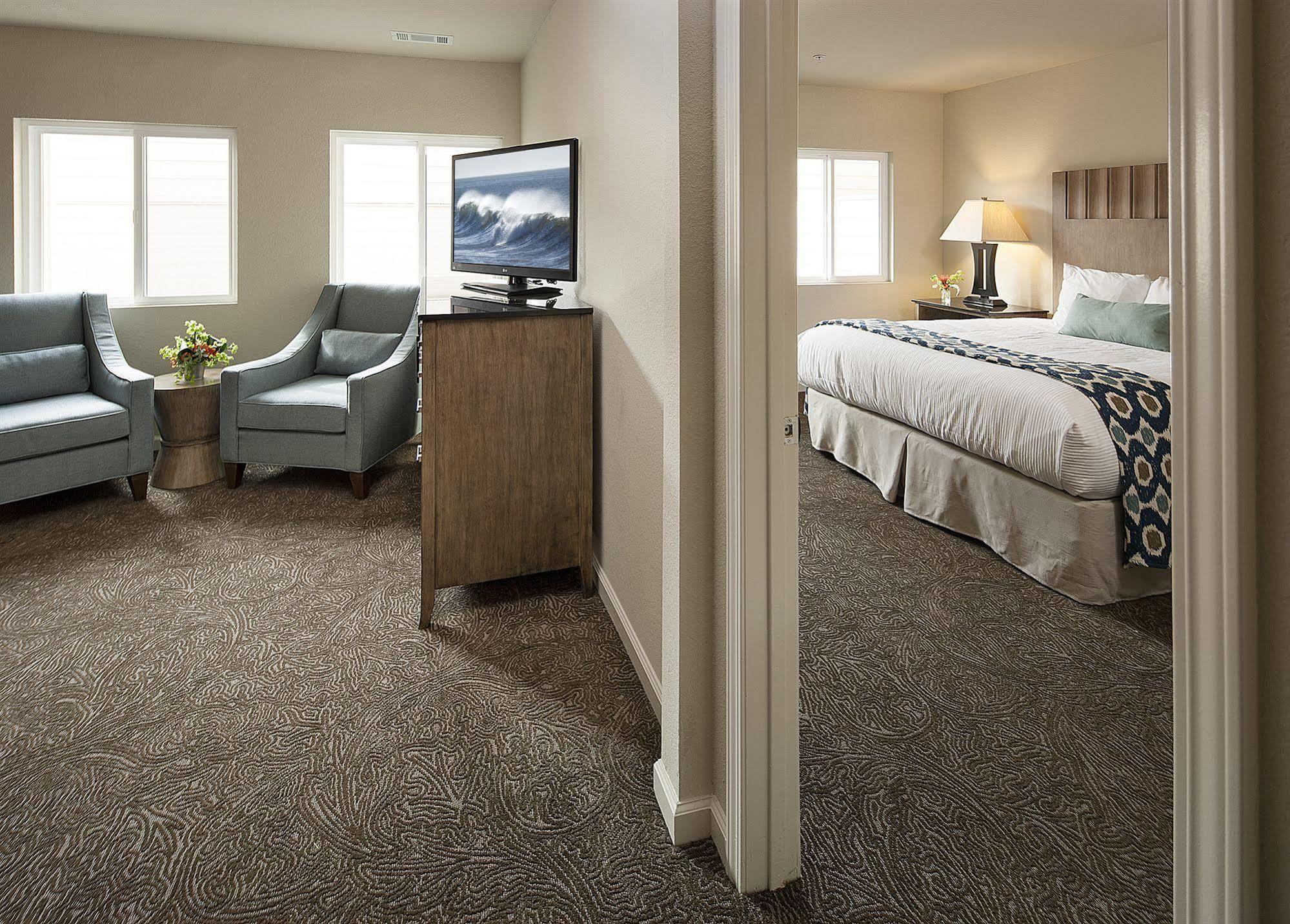 Cambria Landing Inn And Suites Εξωτερικό φωτογραφία